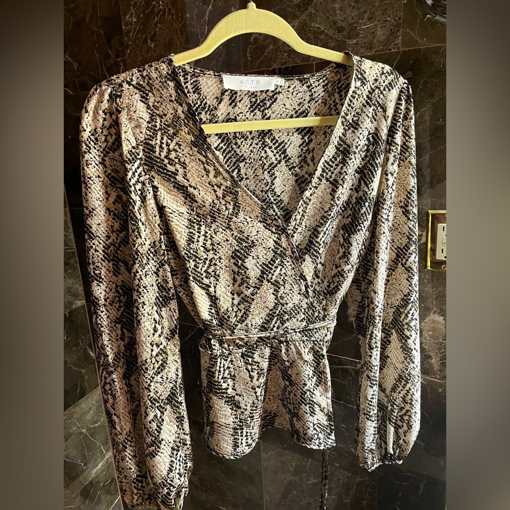 ASTR the Label Wrap Snake Print Blouse Size M